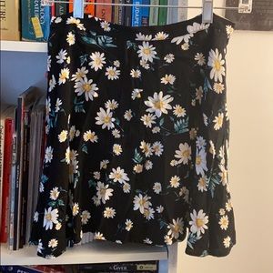 🔥3 FOR $10🔥 DAISY SKATER SKIRT 🌼
